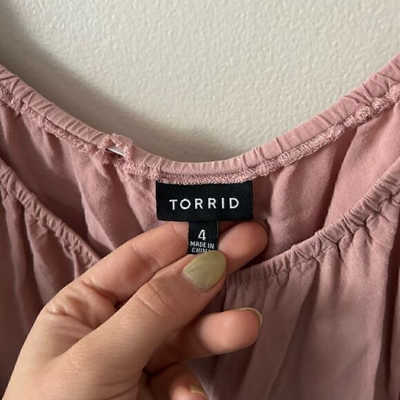 Torrid Challis Cold Shoulder  Top 4X - Picture 4 of 6